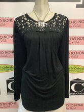 Charger l'image dans la galerie, Philosophy Lace Detailed Top (Size XXL)