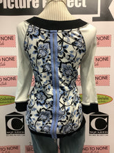 Cargar imagen en el visor de la galería, Chico’s Zipperback Long Sleeve (Size Plus 4/6)