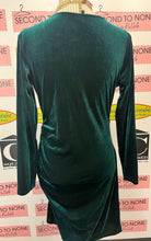 Charger l'image dans la galerie, Emerald Velvet Side Ruched Dress (Size L)