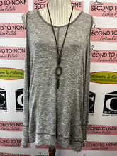Cargar imagen en el visor de la galería, Grey Marled Cold Shoulder Tunic (Size M)