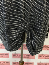 Cargar imagen en el visor de la galería, Black & Silver Twisted Hem Top (Size L)