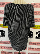 Cargar imagen en el visor de la galería, Black & Silver Twisted Hem Top (Size L)