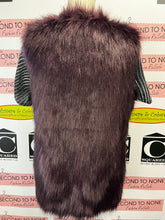 Cargar imagen en el visor de la galería, Tribal Jeans Purple Fluffy Vest (Size L)