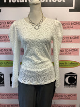 Cargar imagen en el visor de la galería, RW & Co White Lace Top (Size M)
