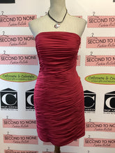 Cargar imagen en el visor de la galería, Symphony of Venus Red Strapless Dress (Size 16)