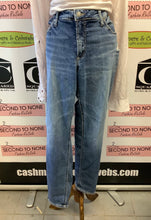 Charger l'image dans la galerie, Silver Jeans Boyfriend Style (Size 18/L29)