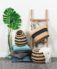 Charger l'image dans la galerie, Oreiller en velours avec frange (plus que 4 couleurs !)