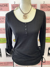 Cargar imagen en el visor de la galería, Camiseta Negra con Espalda de Cordón (Talla M)