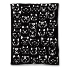 Cargar imagen en el visor de la galería, Manta de algodón con caras de gato (¡solo queda 1!)