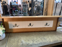 Charger l'image dans la galerie, Portemanteau fabriqué localement