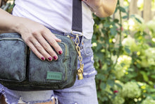 Charger l'image dans la galerie, Kedzie Bag Charms (Seulement 8 styles restants !)