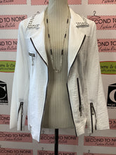 Cargar imagen en el visor de la galería, White Studded Linen Blend Biker Jacket

