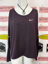 Charger l'image dans la galerie, Nike Running Plum Asymmetrical Hem Shirt (Size XL)
