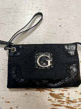 Cargar imagen en el visor de la galería, Guess Monogram Wrist Clutch
