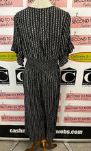 Cargar imagen en el visor de la galería, Patrons of Peace Floral Jumpsuit (Size L)
