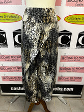 Cargar imagen en el visor de la galería, NWT Rapz Snake Print Pants (Size S)
