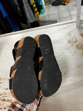 Cargar imagen en el visor de la galería, Pierre Dumas Velcro Wedge Sandal (Size 6)
