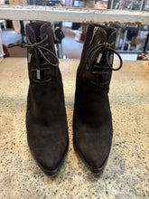 Cargar imagen en el visor de la galería, Brown Suede &amp; Leather Heeled Booties (Size 6.5)
