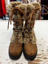 Charger l'image dans la galerie, Y2K Skechers Faux Fur Leather Boots (Size 6)
