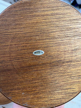 Charger l'image dans la galerie, Vintage MCM Teak Nesting Snack Bowls (Set of 3)
