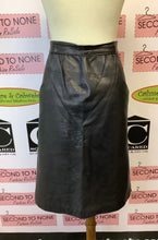 Charger l&#39;image dans la galerie, Linea Phillips Leather Midi Skirt (Size 13)
