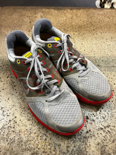 Cargar imagen en el visor de la galería, Nike Livestrong Running Shoes (Size 10)
