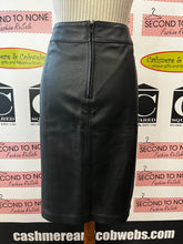 Load image into Gallery viewer, Danier Genuine Leather Skirt (Size 16)
