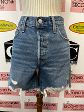 Charger l&#39;image dans la galerie, Levi&#39;s 501 Denim Shorts (Size 29W)

