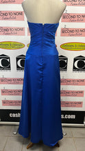 Charger l&#39;image dans la galerie, David&#39;s Bridal Gown (Size 6)
