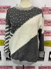 Cargar imagen en el visor de la galería, Pearl Bling Sweater (Size M)
