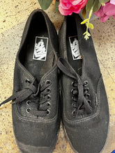 Charger l&#39;image dans la galerie, Vans Black Sneakers (Women 8/Men 6.5)
