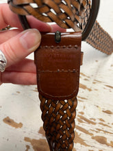 Cargar imagen en el visor de la galería, Levi Strauss Woven Leather Belt (Size XL)
