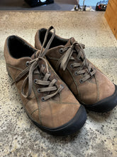 Load image into Gallery viewer, Keen Hiking Shoes (Size 10)
