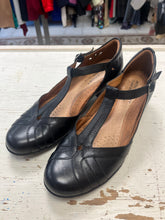 Load image into Gallery viewer, Rockport Cobb Hill Angelina T-Strap Leather Pumps (Size 9)
