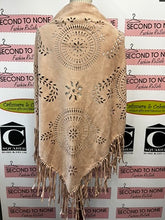 Charger l'image dans la galerie, NWT Guess Faux Suede Fringe Cape (One Size)
