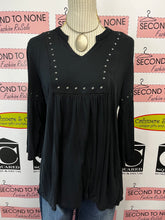 Load image into Gallery viewer, Simply Noelle Black Top (Size S/M)
