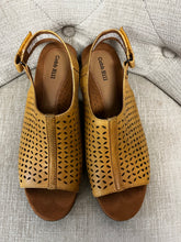 Load image into Gallery viewer, Cobb Hill Lattice Slingbacks (Size 8.5)
