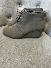 Load image into Gallery viewer, Tom&#39;s Suede Wedge Lace-Ups (Size 7 1/2)
