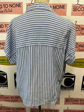 Cargar imagen en el visor de la galería, Striped Tie Front Top (Size L)
