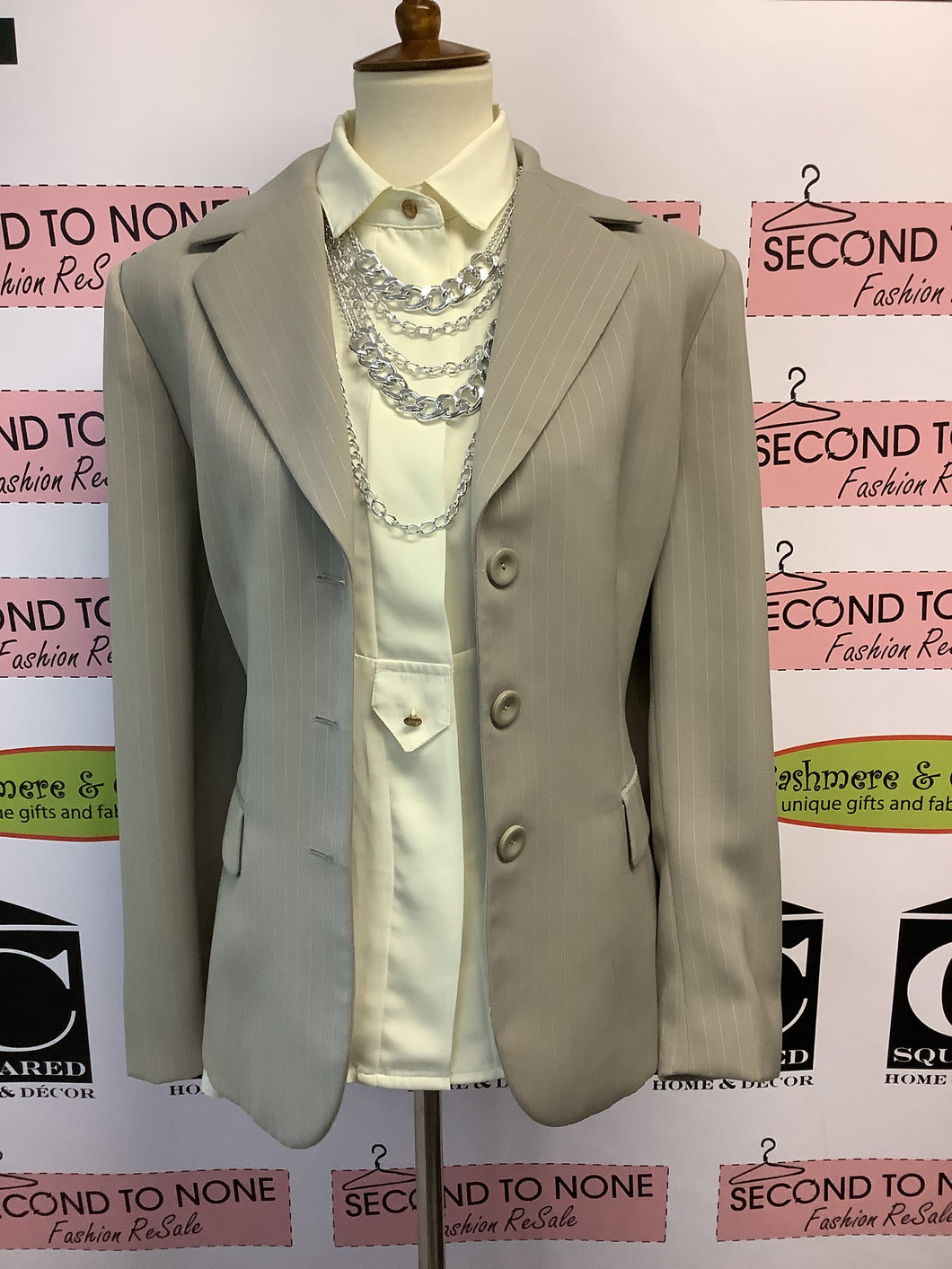 Tahari Suit Jacket (Size 14)