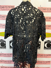 Cargar imagen en el visor de la galería, Black Lace Button Up Top (Size 1X)
