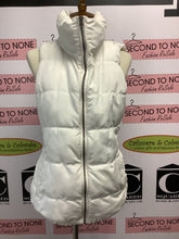 Cargar imagen en el visor de la galería, Old Navy White Puffer Vest (Size L)
