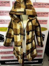 Cargar imagen en el visor de la galería, Brown Large Plaid Teddy Bear Coat
