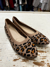 Charger l'image dans la galerie, Soft Knit Cheetah Print Flats (Size 9)
