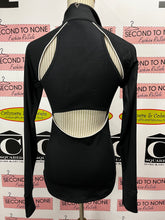 Charger l'image dans la galerie, Under Armour Cutout Back Top (Size S)
