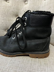 Timberland Fleece Lined Boots (Size 8)