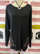 Charger l'image dans la galerie, NWT Frank Lyman Sequin Pocket Tunic (Size 16)
