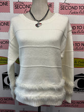 Cargar imagen en el visor de la galería, Off White Eyelash Sweater
