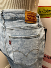 Cargar imagen en el visor de la galería, Levi&#39;s 721 High Rise Skinny Jeans (Size 30W/30L)

