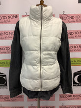 Cargar imagen en el visor de la galería, Old Navy White Puffer Vest (Size L)
